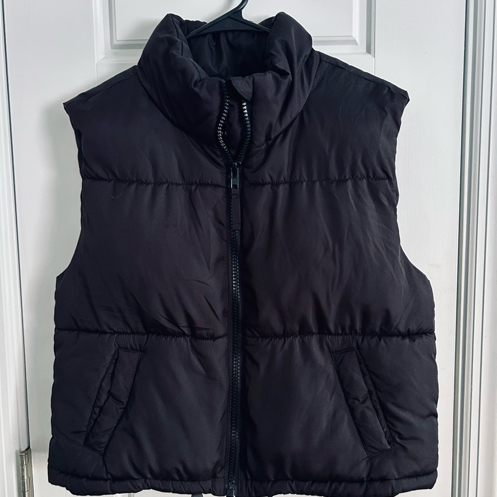 Aeropostale NWOT Black Cropped Puffer Vest